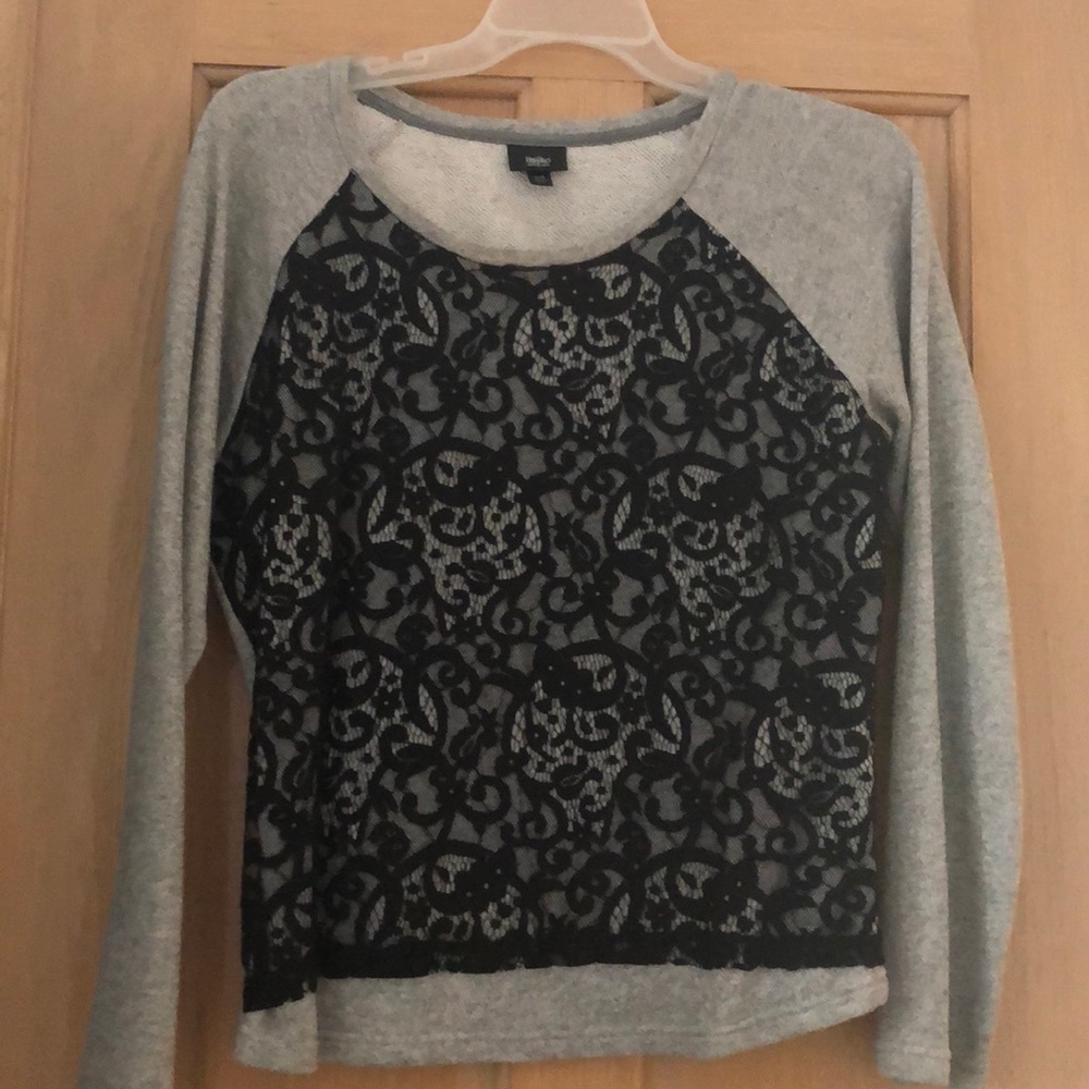 Sweatshirt with lace!